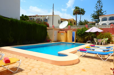 rent a 3 bedrooom villa calpe spain