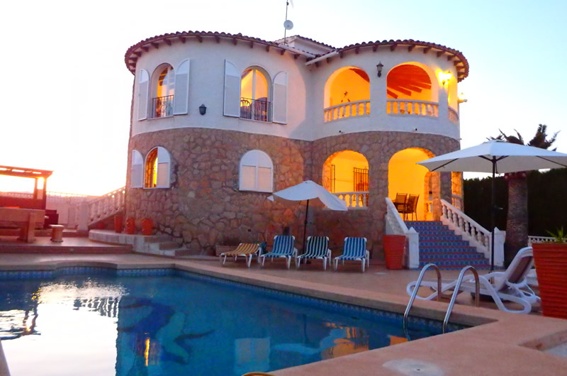 rent a 5 bedrooom villa calpe spain