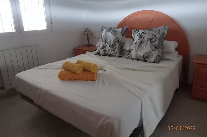 bedroom -rent a 5 bed family villa calpe spain
